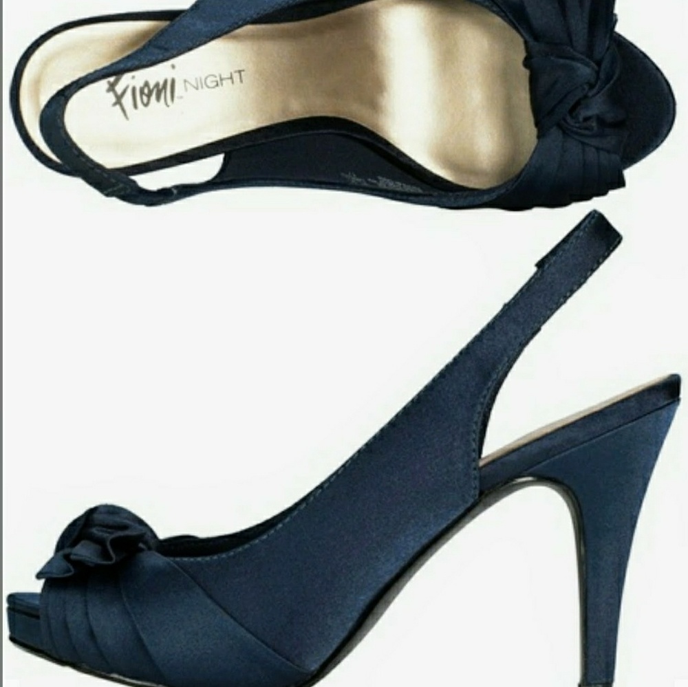 Black pumps fashionable (heels) Size 8.5